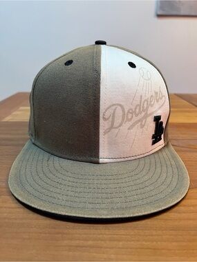 RARE New Era 59FIFTY Fitted Cap - Olive Green & Cream Size 7 1/2